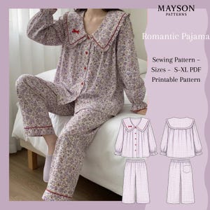 Peut inclure: Un ensemble de pyjama à imprimé floral lavande et blanc, avec un haut à col orné d'un nœud rouge et un pantalon assorti. Le motif de couture est intitulé "Romantic Pajama" et indique "Tailles S-XL PDF Printable Pattern".