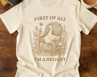 Camiseta engraçada com estampa de ganso, estilo cottagecore com humor animal.