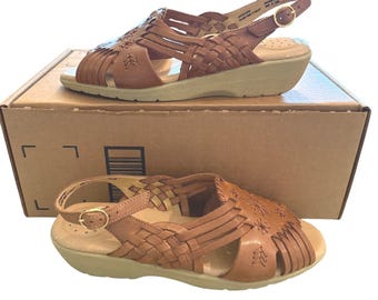 Vintage Cobbie Cuddlers Women's Brown Leather Woven Flower Wedge Sandals Size 8