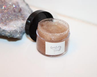 Organic Exfoliating Lip Scrub: Natural & Moisturizing