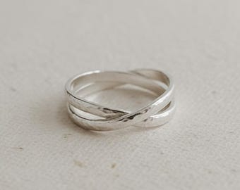 925 Sterling Silver Rolling Ring, Hammered Interlocking Trio Band, Fidget Knot Ring, Minimalist Stackable Jewelry