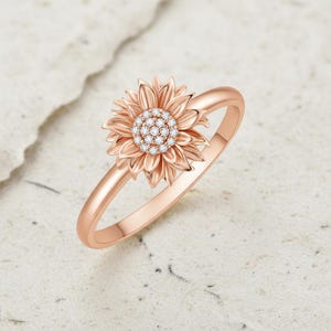 Solrosring i guld, silver eller roséguld • Eleganta blomstersmycken • Sommarpresent till henne • Unik blommig löftering