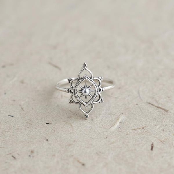 Anel Mandala em Prata de Lei 925 • Joia Delicada com Detalhe de Estrela Cadente • Presente Celestial Estrela do Norte para Ela