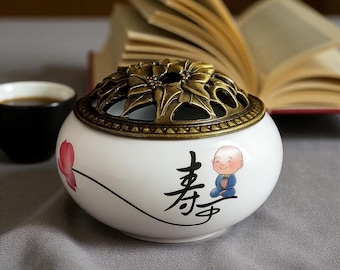 Mini japanese ceramic incense holder – Incense burners with floral lid.