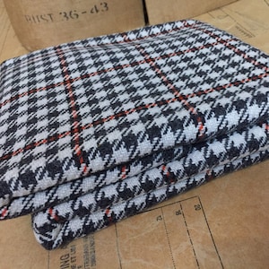 Länge 75cm. Mid 20th Century Stoff. Ausgefallene Wolle mit Hahnentrittmuster in Monochrome 76 cm