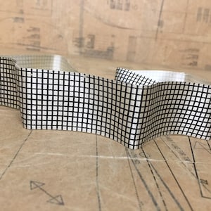 Kariertes Satinband in Monochrom Schwarz & Champagner Weiß. Vintage Band (Länge 79cm oder 31")