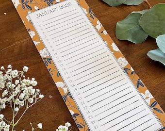 2026 gezeichneter Kalender mit Blumen und Karomuster | Handgezeichnete Bauernhaus Preppy + Botanisch Inspirierte Illustration | Januar - Dezember 40 x 13 cm