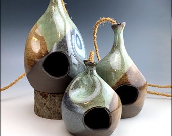 rustikales blau grünes VOGELHAUS | asymmetrische Flaschenform, Kokosseil, Zuleitung, Luftpflanze