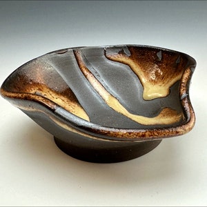 klein WILWOODS WAVE schaaltje | kunstkom, muntensleutelhouder, sieradenbakje, koperbruin lepelsteun, eierschaal, potpourrikom, cadeau natuurliefhebber