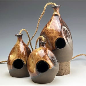 asymmetrisk FÅGELHOLKE i stengods | kolabrunt, kokosrep, fågelmatare, luftkruka, droppformad, inomhus-utomhus