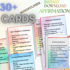 Könnte beinhalten: Ein Stapel Achtsamkeitskarten mit verschiedenen Meditationsaufforderungen. Die Karten zeigen Titel wie "Selbstmitgefühl-Meditation" und "Dankbarkeitsmeditation". Das Bild enthält den Text "Sofort-Download Affirmation" und "30+ Karten".