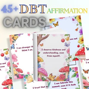 Könnte beinhalten: Eine Sammlung von DBT-Affirmationskarten mit Blumen- und Pilzillustrationen. Die Karten zeigen Sätze wie "Ich verdiene Freundlichkeit und Verständnis, auch von mir selbst." Der Text "45+ DBT AFFIRMATION CARDS" steht oben.
