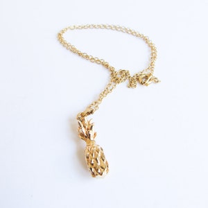 Gold Pineapple Necklace / Vintage Pineapple Necklace / Gold Tone Pineapple Necklace