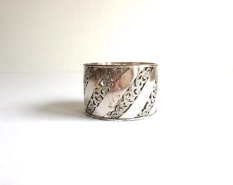 Vintage Floral Cuff  : Silver Flowers vintage extra wide vintage silver tone bangle bracelet