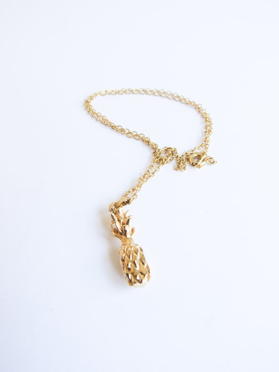 Gold Pineapple Necklace / Vintage Pineapple Neckla