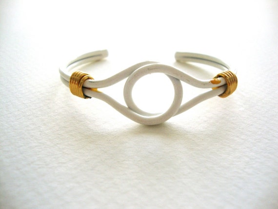 Vintage Love Knot Bracelet / White Enamel Knot Cu… - image 4