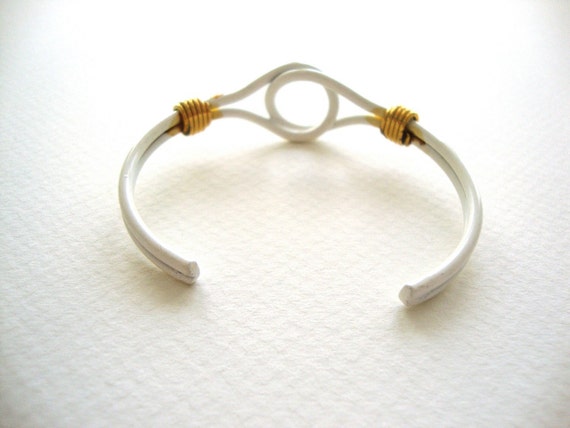 Vintage Love Knot Bracelet / White Enamel Knot Cu… - image 3