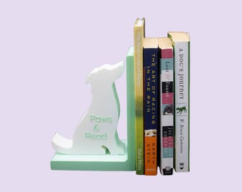 Boekensteun met hondenmotief — Paws & Read L-vormige 3D-geprinte boekensteun, cadeau voor hondenliefhebbers, boekenplankdecoratie voor boekenliefhebbers