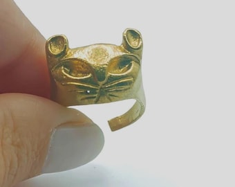 Anillo de gato de latón crudo hecho a mano, diseño texturizado vintage, ajustable, regalo de Navidad.