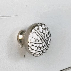 Silver Cabinet Knobs - White Drawer Pulls - Boho Leaf Knobs - Beach House Cabinet Pulls - Rustic Cabinet Knobs - Farmhouse Style Knobs