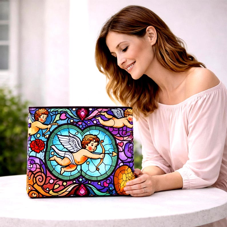 Bolso de mano con diseño de corazón de ángel, cupido y querubín de vitrales, diseño barroco colorido, regalo para el Día de la Madre, esposa y novia, 3 tamaños imagen 12