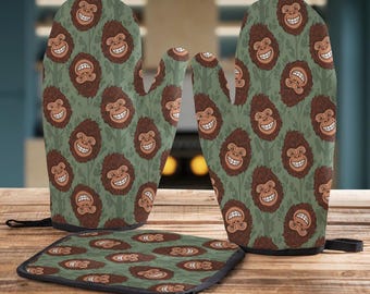 Bigfoot Oven Mitt & Pot Holder Set - Funny Kitchen Gift