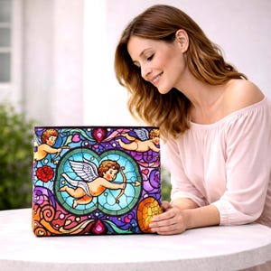 Bolso de mano con diseño de corazón de ángel, cupido y querubín de vitrales, diseño barroco colorido, regalo para el Día de la Madre, esposa y novia, 3 tamaños imagen 7