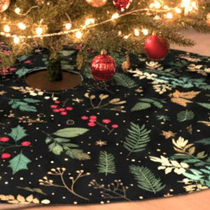 Elegante falda para árbol de Navidad con diseño de bosque de helechos