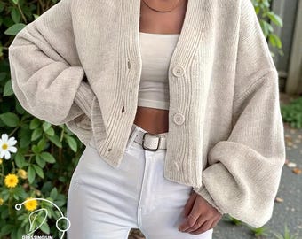 Loose Fit Cropped Cardigan: Cosy Women's Cardigan - Casual Loose-Fit Autumn & Winter Sweater