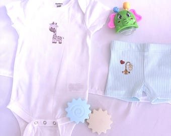 3-6 month short sleeve bodysuit and blue shorts with giraffe applique