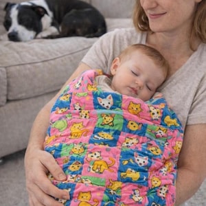 Handgemaakte katten- en hondenpatchworkquilt (35 x 35) – flanellen babydeken