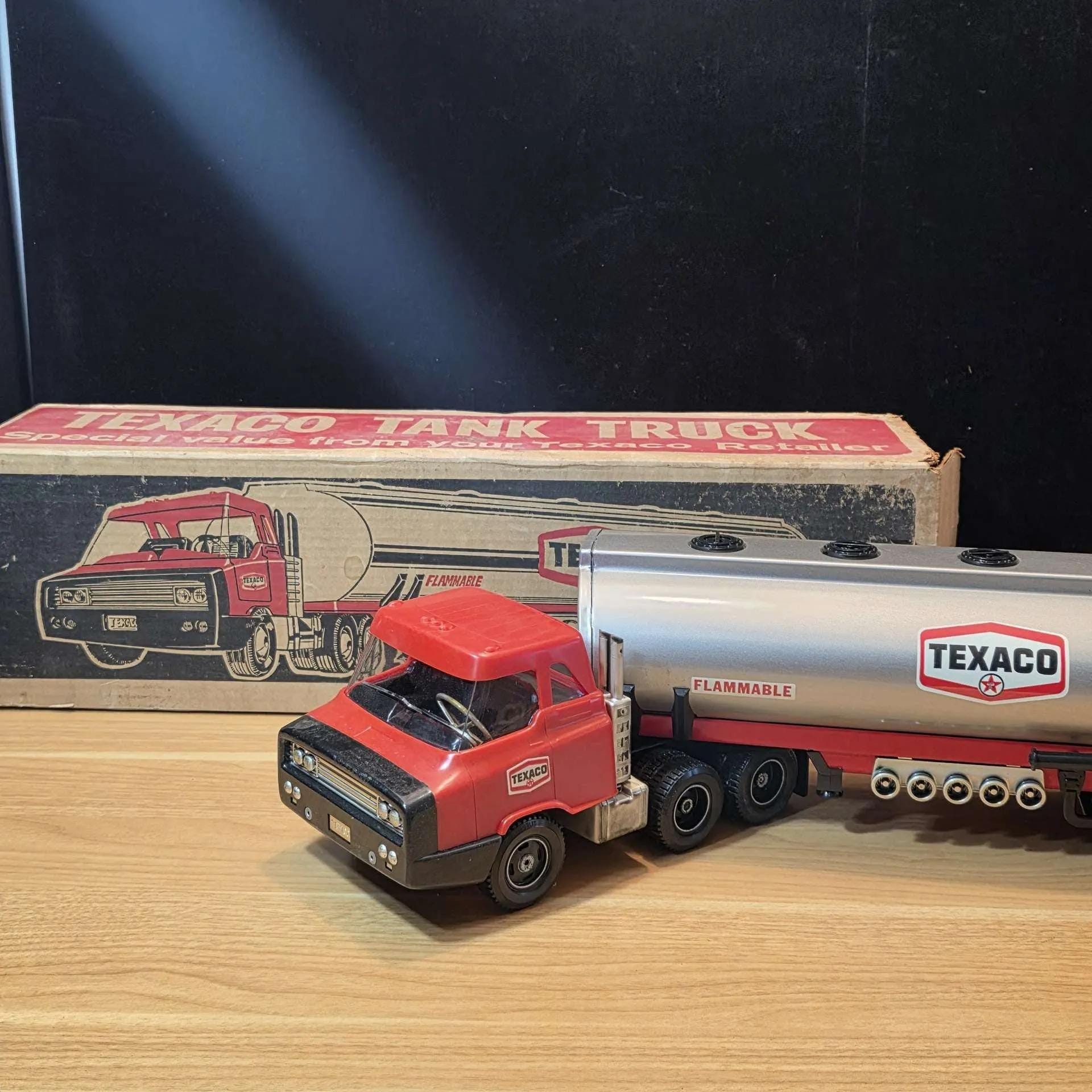 Miniature Ertl 1/43 - Camion-citerne Texaco 1949 White Tilt Cab - Collection