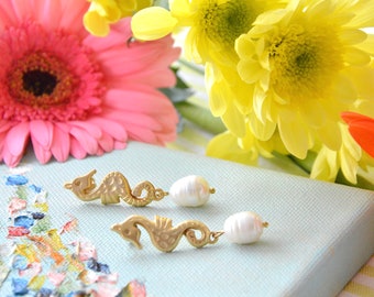 seahorse earrings, pearl earrings, seahorse pearl earrings, earrings seahorse, pearl seahorse earrings, long pearl earrings, fine pearls