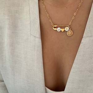 collar con la letra inicial te amo, regalos de san valentín para ella, collar con inicial de oro, dije con inicial de oro, colgante con inicial de oro, san valentín