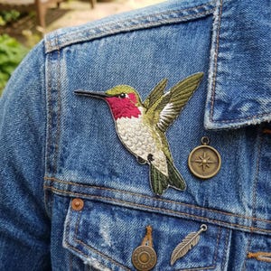 Hummingbird Embroidered Patch, Realistic Bird Iron-On Applique, Floral Jacket Decor