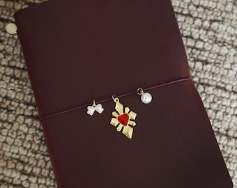 Personalized Leather A5 Journal with Charms, Handmade Refillable Traveler’s Journal, Luxury Leather Gift, Traveler's Notebook Cover