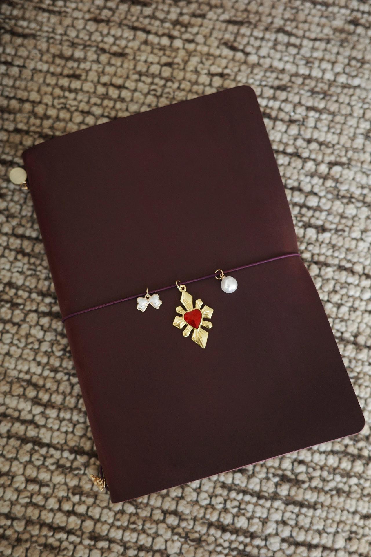 Personalized Leather A5 Journal with Charms, Handmade Refillable Traveler's Journal, Luxury Leather Gift, Traveler's Notebook Cover