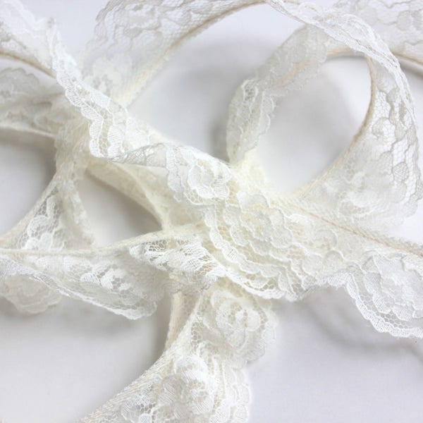 1/2" Ruffled Lace with Flowers - Ivory - 3 yards