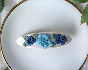 Presilha de cabelo artesanal com rosa azul