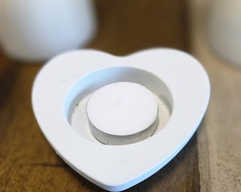 Hjärtformad värmeljusstake, minimalistisk vit inredning, romantisk heminredning