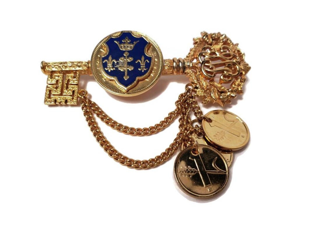 Karu Swag Key Brooch - Etsy