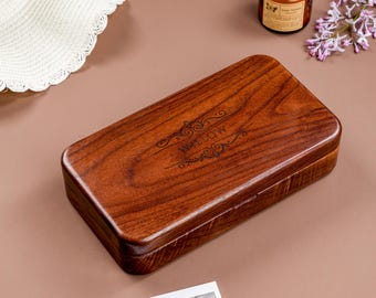Personalisierte Schmuckschatulle aus Walnussholz - Geburtstagsgeschenk mit Gravur