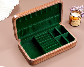 Personalisierte Walnuss Schmuckschatulle - Individuell graviertes Geschenk für sie