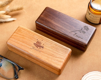 Reisegeschenk - Personalisierte Brillenbox aus Holz mit individuellem Namen
