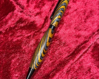 Bolígrafo de madera laminada hecho a mano, con punta giratoria, recargable, tinta negra, hecho a mano en EE. UU.