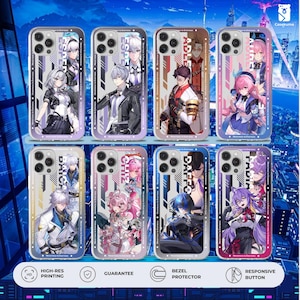 Puede incluir: Una colección de fundas transparentes para teléfonos con diseños de personajes de estilo anime. Cada funda muestra un personaje diferente con colores vibrantes y los nombres "ESPER", "ADLE", "ALICE", "DAICA", "CHIZ", "DAFFO" y "PADIA". Las fundas tienen un protector de bisel y un botón sensible.