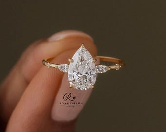 Anillo de compromiso de moissanita de tres piedras en forma de pera de 2,25 quilates / Elegante anillo de corte pera y redondo / Anillo de aniversario y propuesta