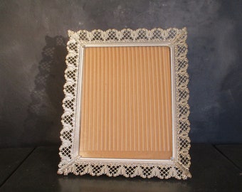 Marco de imagen de filigrana de metal vintage-blanco y dorado floral