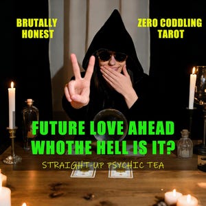 Puede incluir: Una persona con una túnica negra con capucha y gafas de sol hace el signo de la paz. La imagen incluye el texto "BRUTALLY HONEST", "ZERO CODDLING TAROT", "FUTURE LOVE AHEAD WHOTHE HELL IS IT?" y "STRAIGHT-UP PSYCHIC TEA."