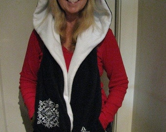 Black/White Hooded Scarf with Pockets